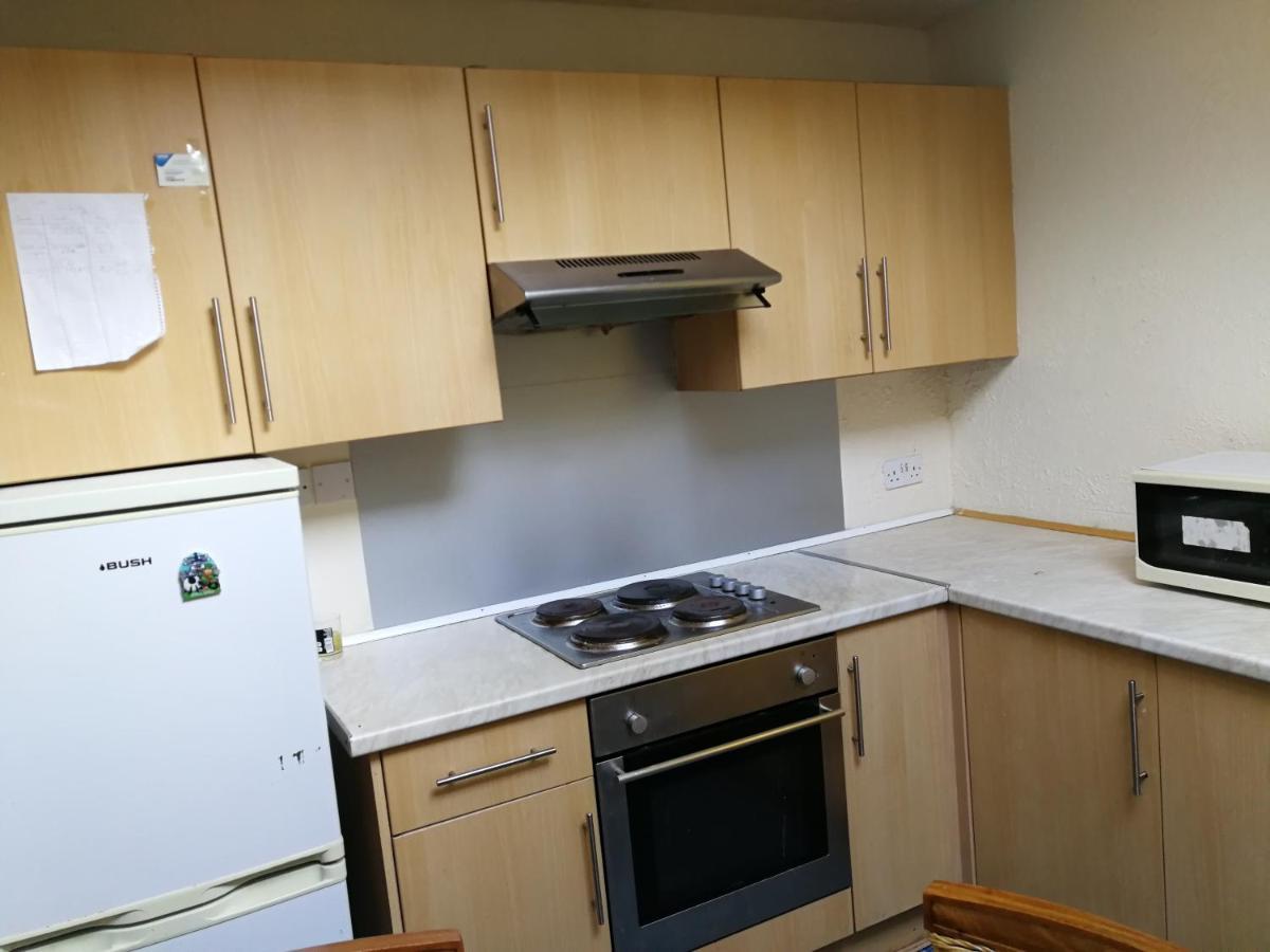 A Double Bedroom Near Glasgow City Centre Not In Great Condition Suitable For Short Stay Buitenkant foto
