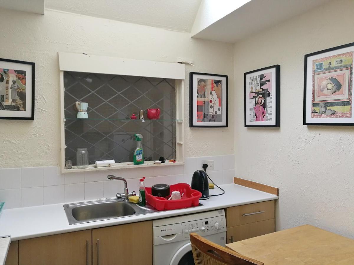 A Double Bedroom Near Glasgow City Centre Not In Great Condition Suitable For Short Stay Buitenkant foto