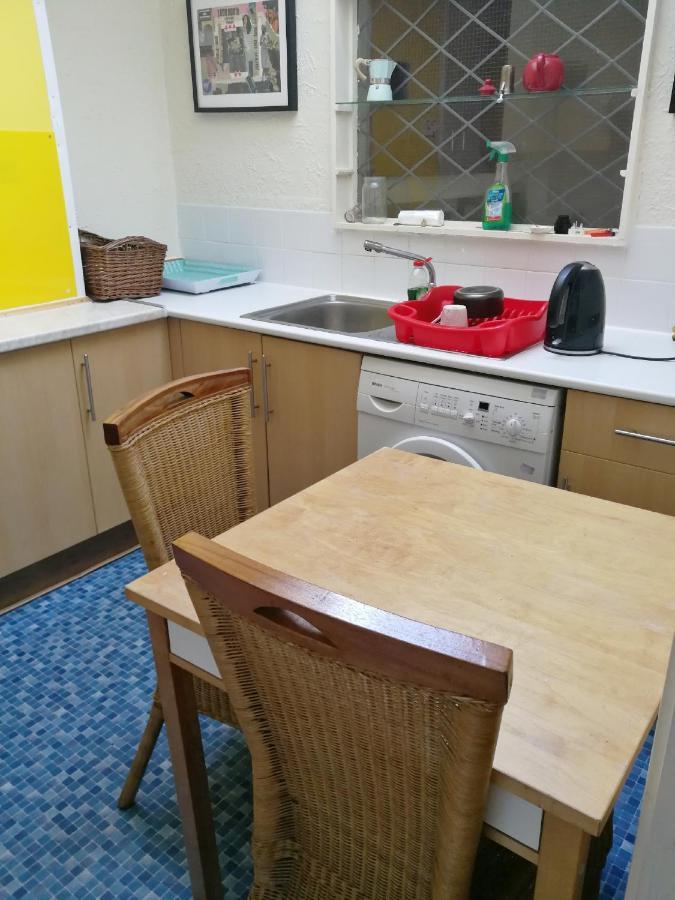 A Double Bedroom Near Glasgow City Centre Not In Great Condition Suitable For Short Stay Buitenkant foto